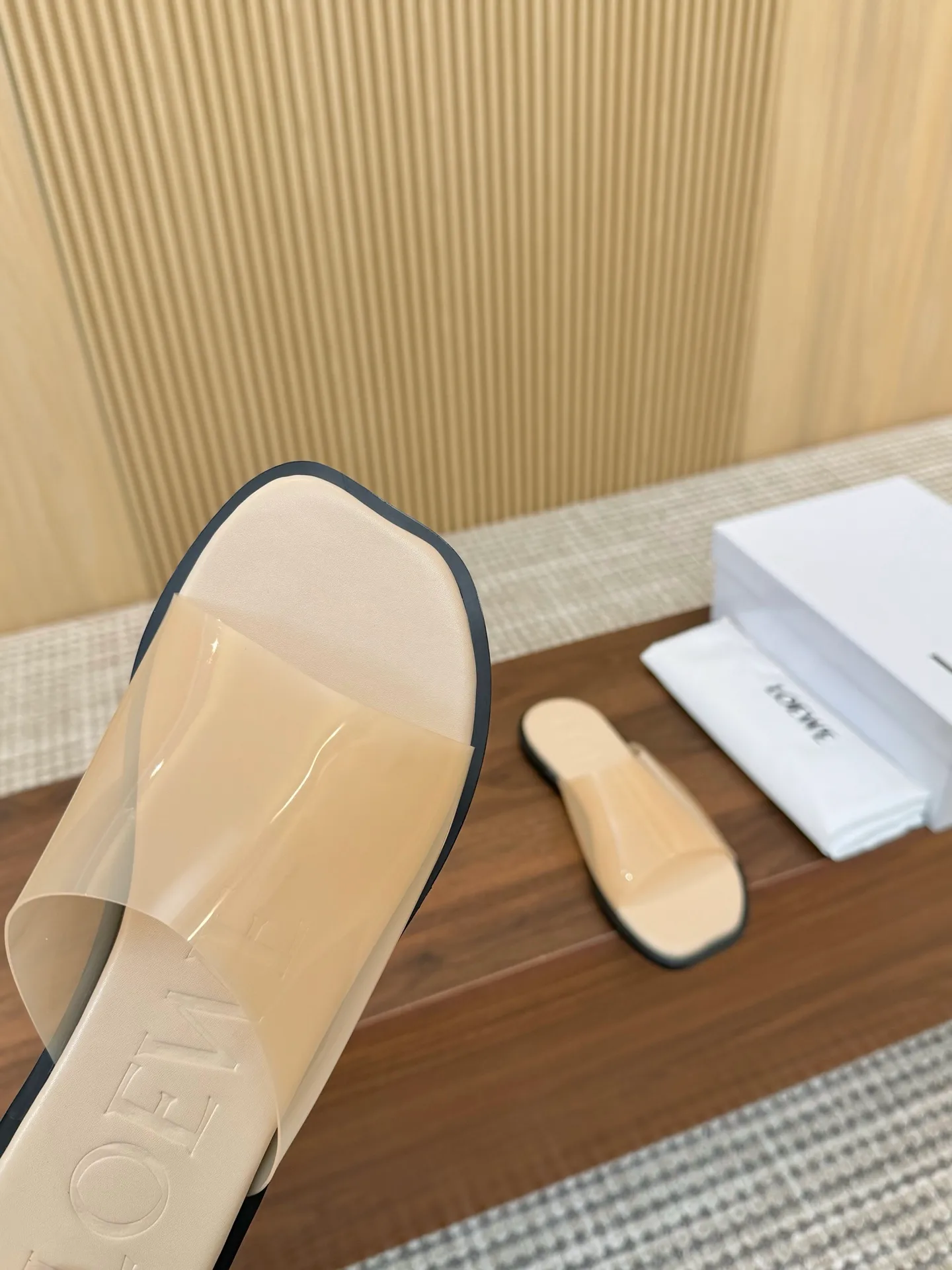 👟👟Ex-factory price 340👟👟 LOEWE 25th season latest style, 4 colors optional, leather sole plus 40